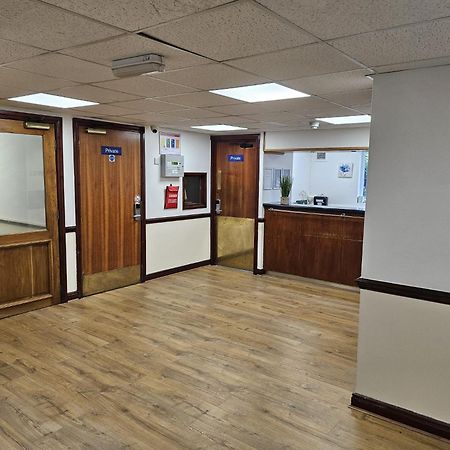 V Lodge Manchester Мидлтон Экстерьер фото