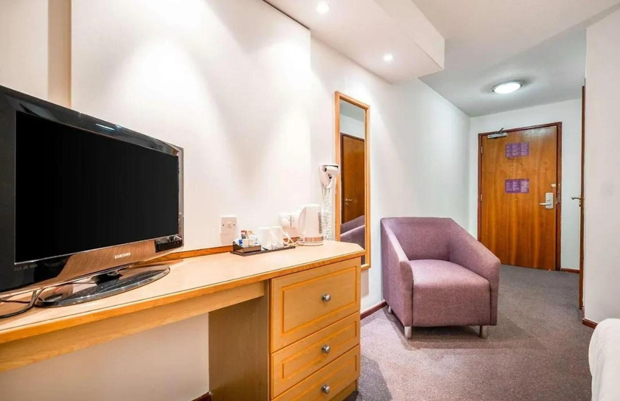 V Lodge Manchester Мидлтон Экстерьер фото