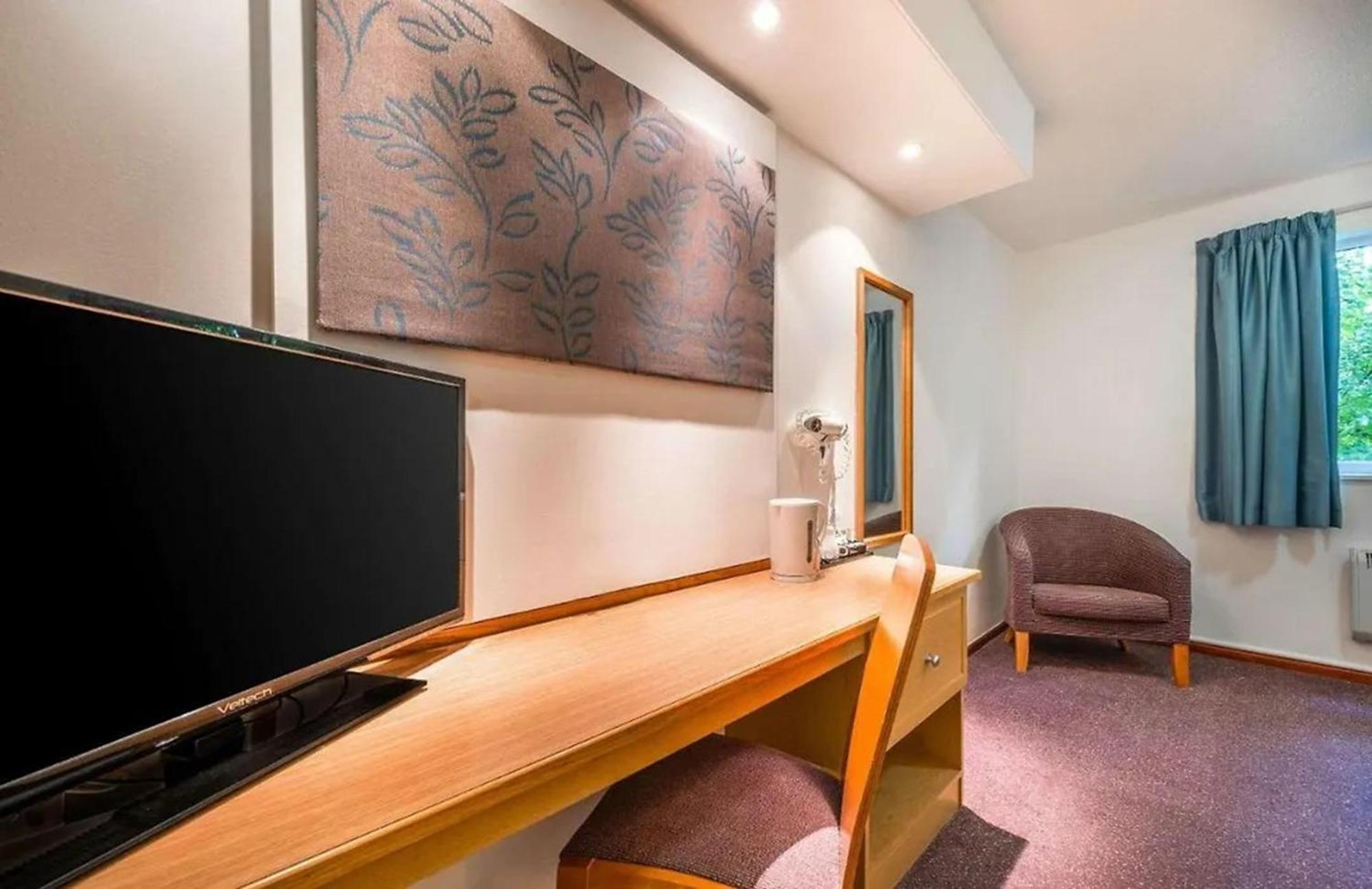 V Lodge Manchester Мидлтон Экстерьер фото