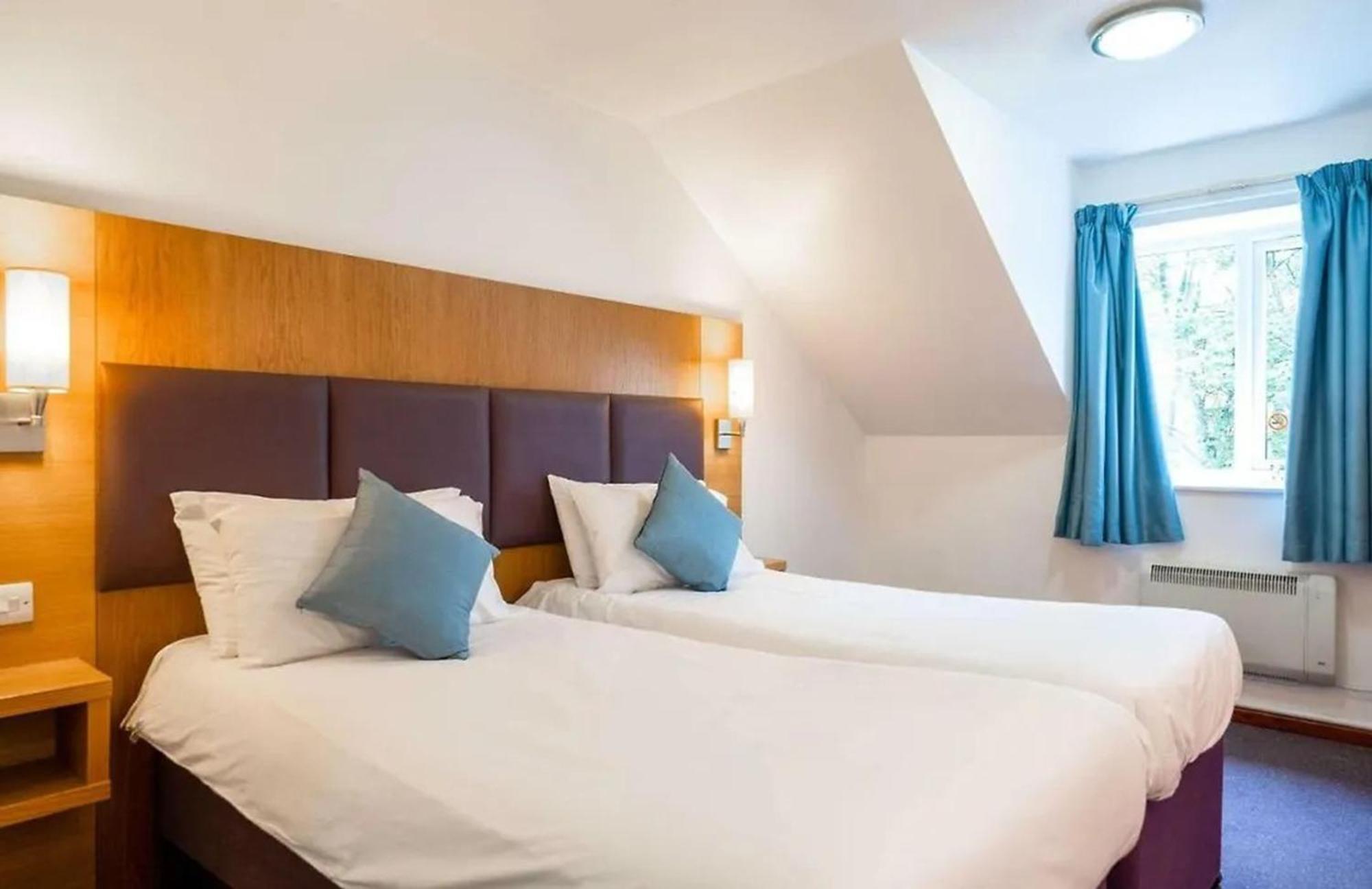 V Lodge Manchester Мидлтон Экстерьер фото