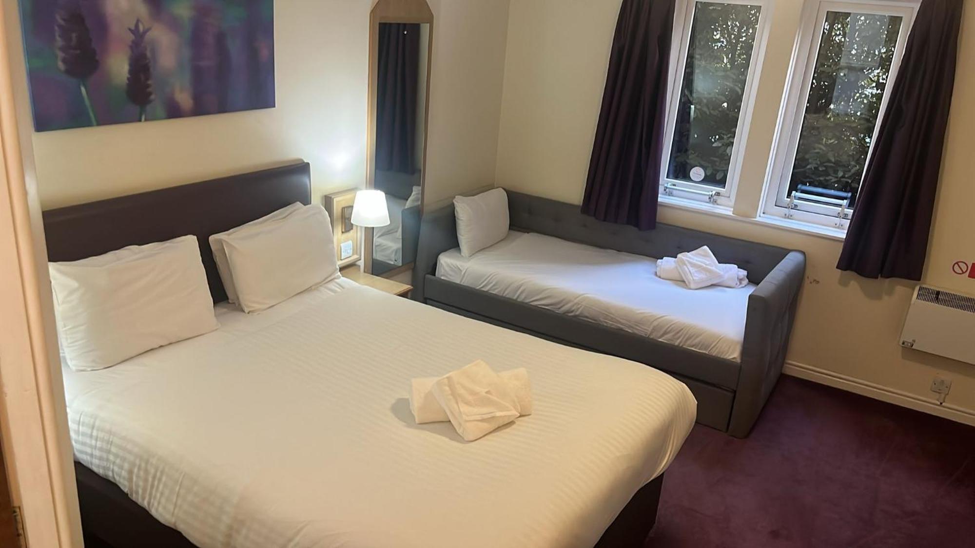 V Lodge Manchester Мидлтон Экстерьер фото