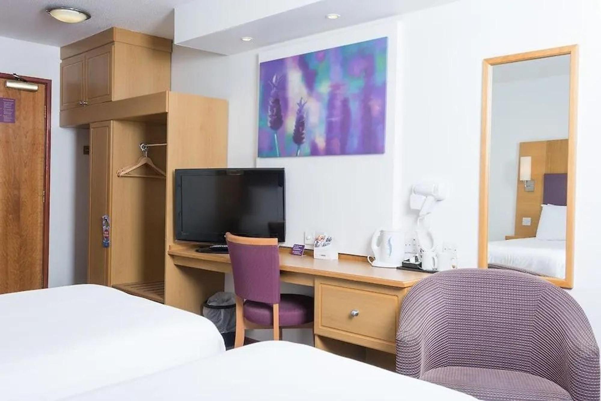 V Lodge Manchester Мидлтон Экстерьер фото